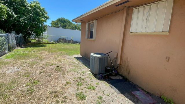 8201 NW 6th Ave, Miami, FL 33150