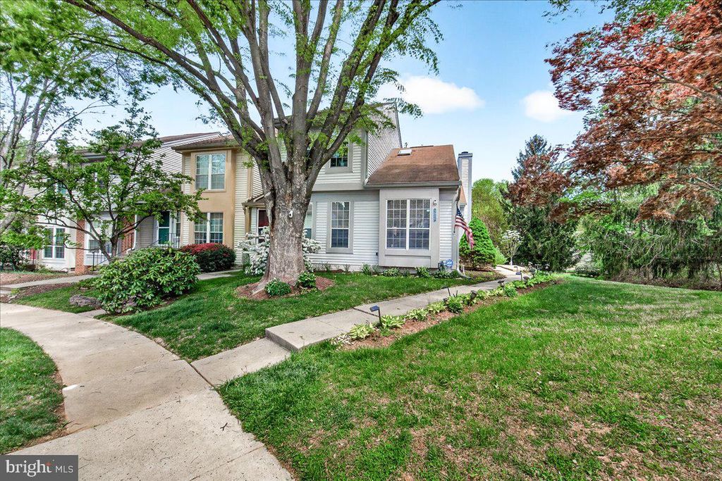 Image 3 of property listing at 1520 INGRAM TER, Silver Spring, MD 20906