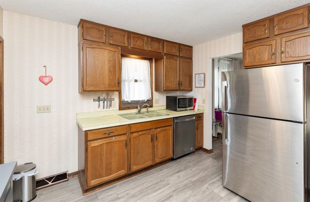210 11th Avenue NW, Altoona, IA 50009