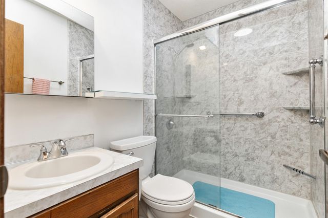 210 11th Avenue NW, Altoona, IA 50009