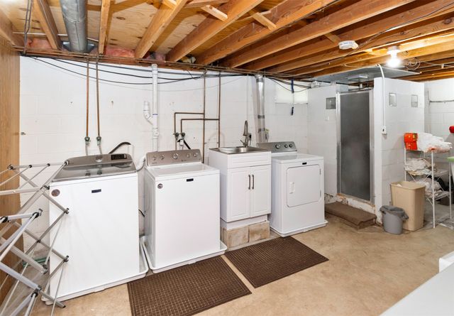 210 11th Avenue NW, Altoona, IA 50009