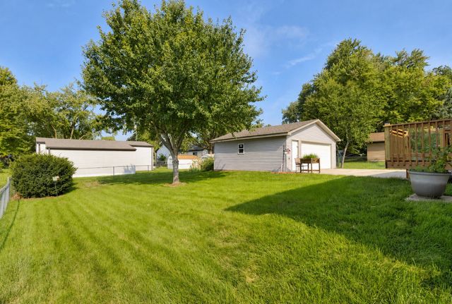 210 11th Avenue NW, Altoona, IA 50009