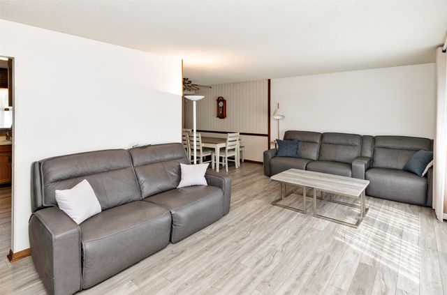 210 11th Avenue NW, Altoona, IA 50009