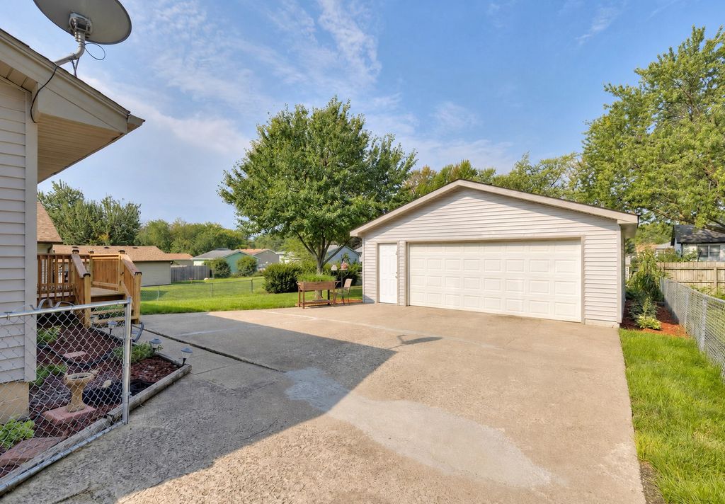 210 11th Avenue NW, Altoona, IA 50009