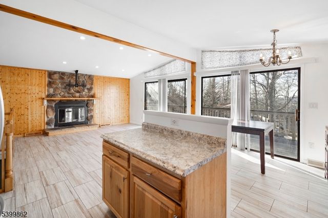 5 Deer Run Dr, High Bridge Boro, NJ 08829