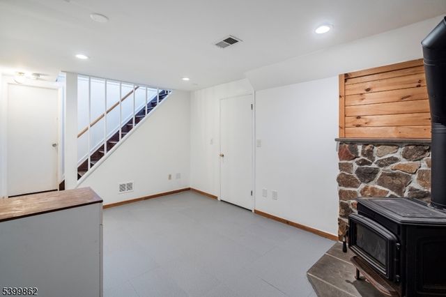 5 Deer Run Dr, High Bridge Boro, NJ 08829