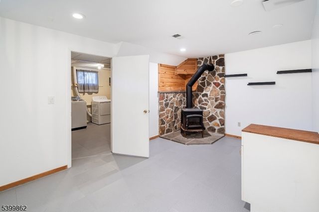 5 Deer Run Dr, High Bridge Boro, NJ 08829