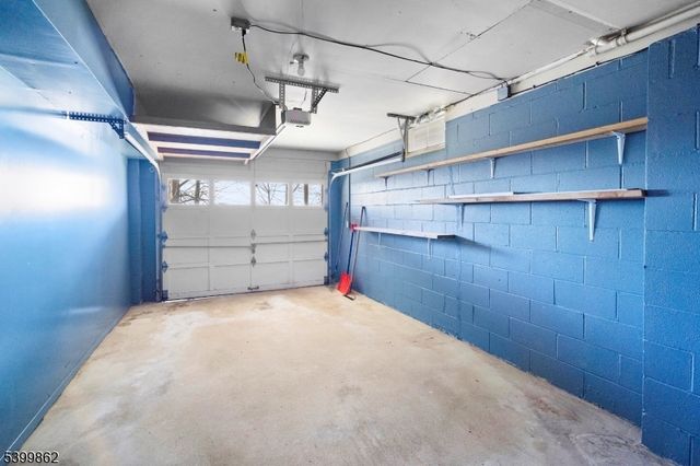 5 Deer Run Dr, High Bridge Boro, NJ 08829