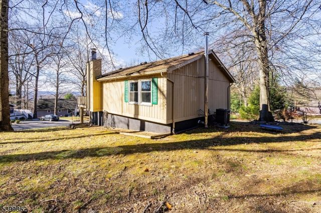 5 Deer Run Dr, High Bridge Boro, NJ 08829