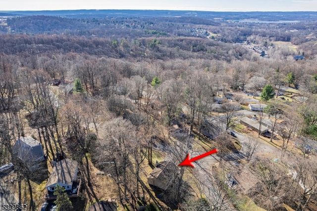 5 Deer Run Dr, High Bridge Boro, NJ 08829