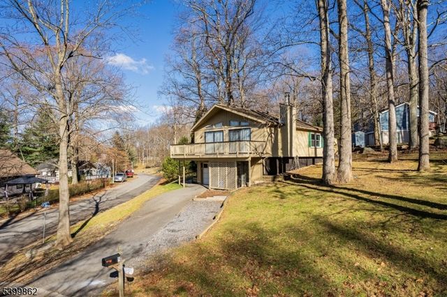 5 Deer Run Dr, High Bridge Boro, NJ 08829