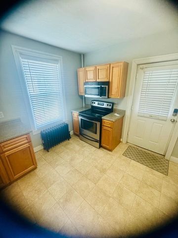 36 Cedar St 1A, Worcester, MA 01609