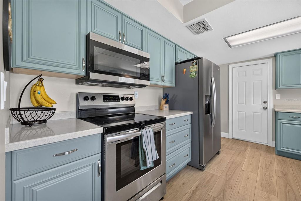 Image 14 of property listing at 1737 STARLIGHT DRIVE, Clearwater, FL 33755