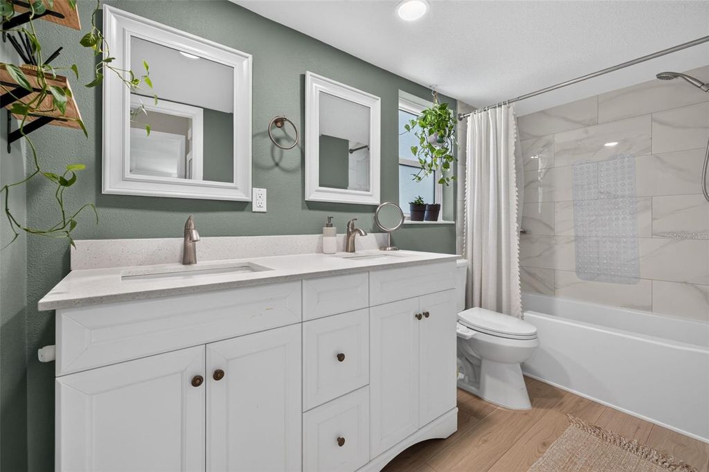 Image 19 of property listing at 1737 STARLIGHT DRIVE, Clearwater, FL 33755