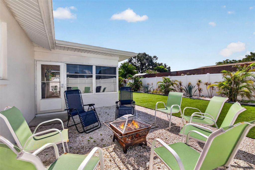 Image 25 of property listing at 1737 STARLIGHT DRIVE, Clearwater, FL 33755