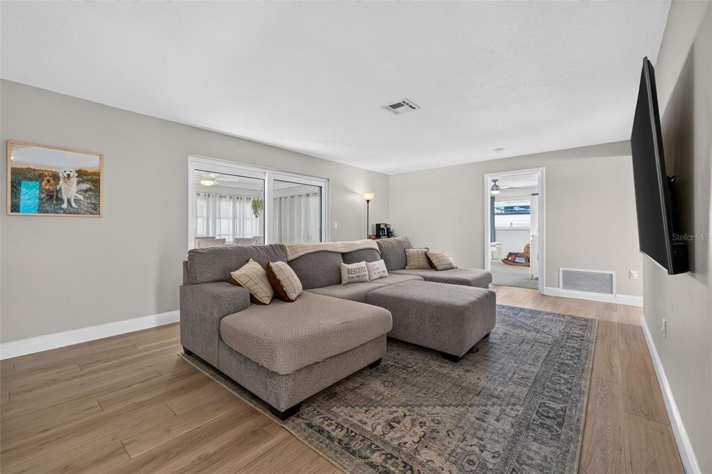 Image 6 of property listing at 1737 STARLIGHT DRIVE, Clearwater, FL 33755