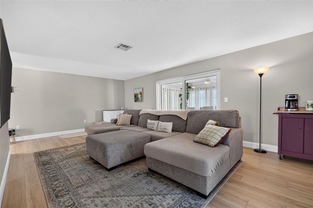 Image 8 of property listing at 1737 STARLIGHT DRIVE, Clearwater, FL 33755