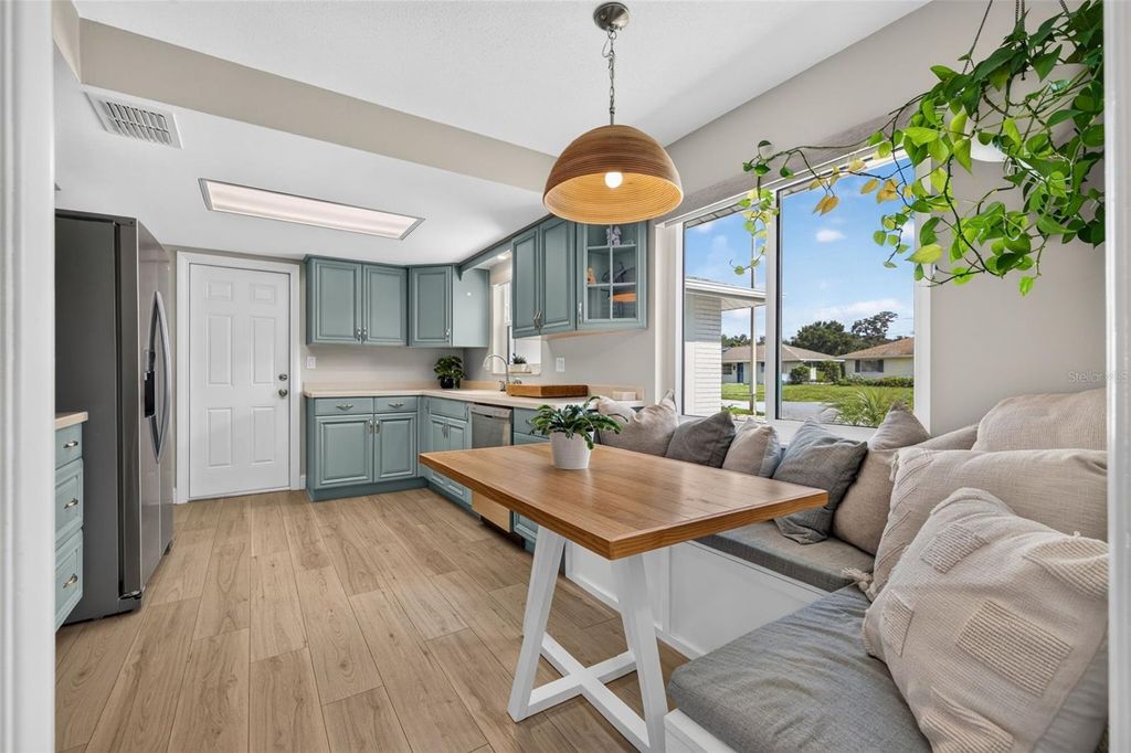 Image 10 of property listing at 1737 STARLIGHT DRIVE, Clearwater, FL 33755