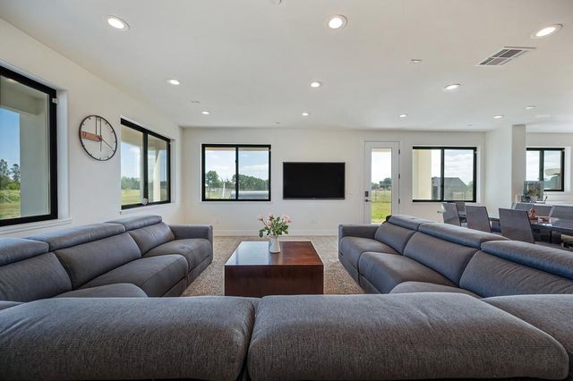 3885 Jefferson Blvd, West Sacramento, CA 95691