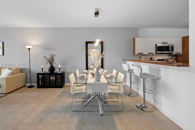 18100 N Bay Road 308, Sunny Isles Beach, FL 33160