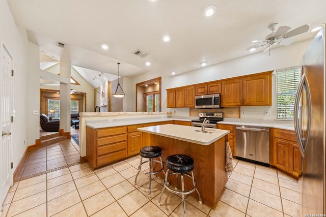 134 WOODLAND BLVD, Boerne, TX 78006