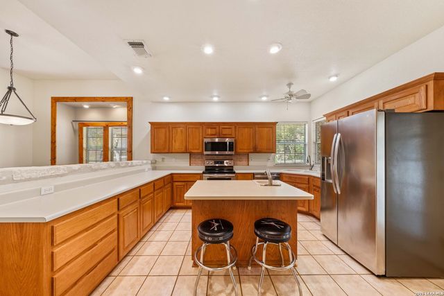 134 WOODLAND BLVD, Boerne, TX 78006