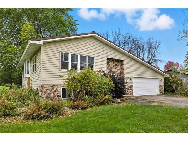 443 Oak Street, Woodville, WI 54028