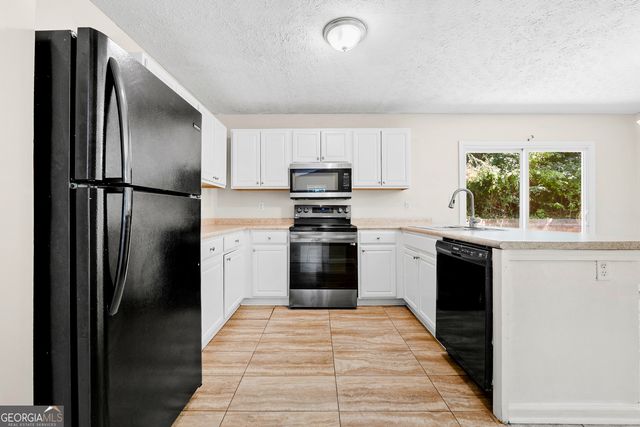 220 Splitwood Lane, Fairburn, GA 30213