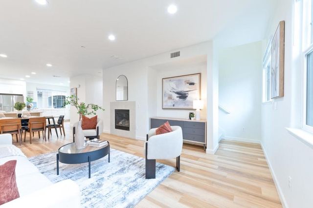 638 Almaden Walk Loop, San Jose, CA 95125