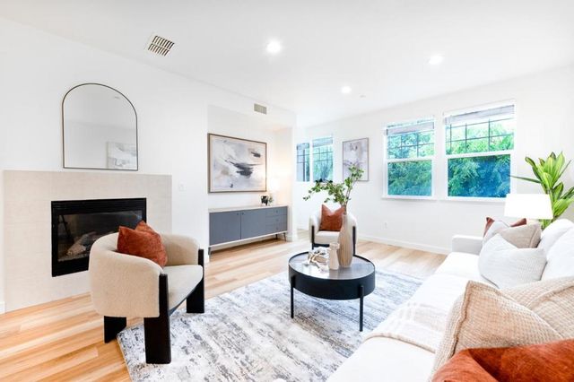 638 Almaden Walk Loop, San Jose, CA 95125