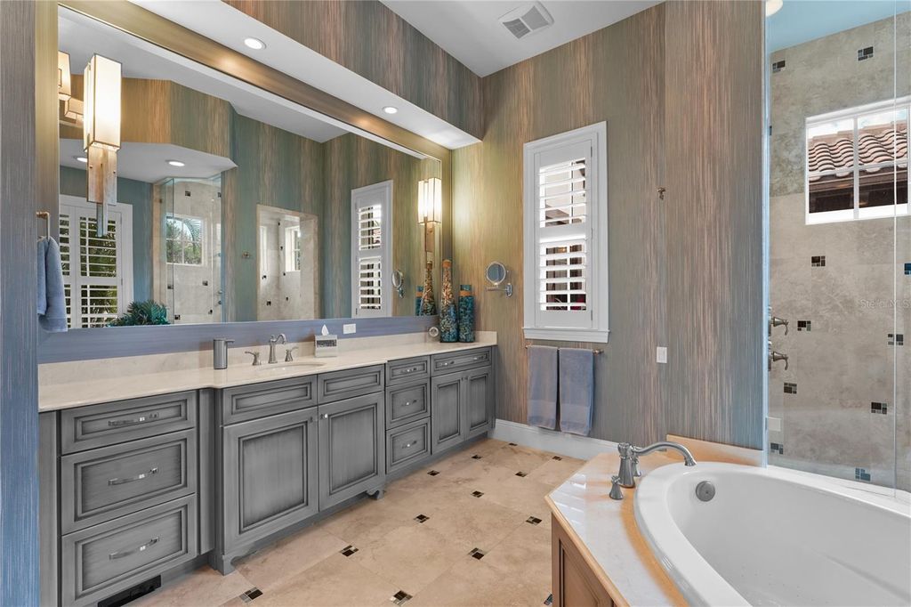 Image 34 of property listing at 19438 BEACON PARK PLACE, Bradenton, FL 34202
