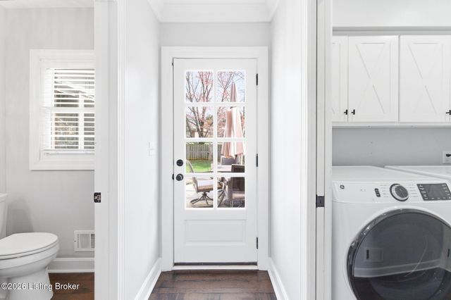 821 Foxfire Dr, Louisville, KY 40223