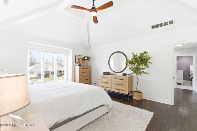 821 Foxfire Dr, Louisville, KY 40223