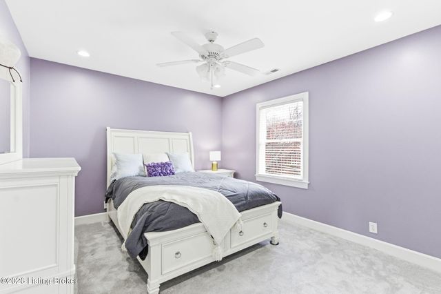 821 Foxfire Dr, Louisville, KY 40223