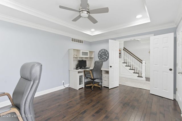 821 Foxfire Dr, Louisville, KY 40223