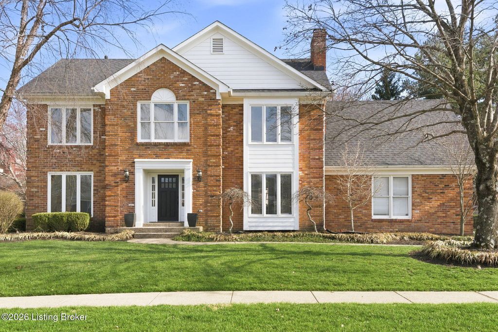 821 Foxfire Dr, Louisville, KY 40223