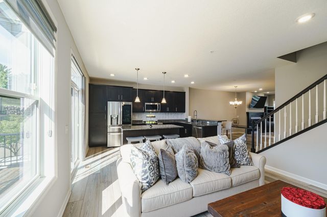 4015 River Valley Way, Eagan, MN 55122