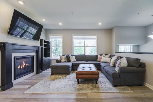 4015 River Valley Way, Eagan, MN 55122