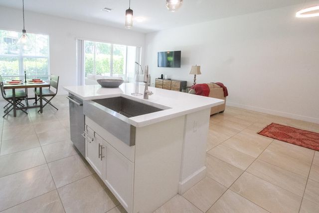 23045 Clear Echo Drive 76, Boca Raton, FL 33433