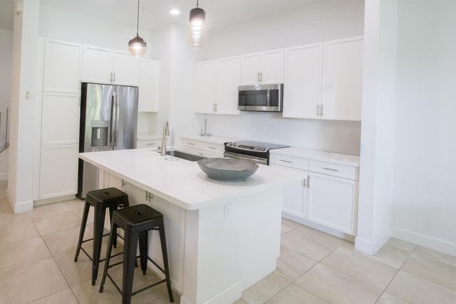 23045 Clear Echo Drive 76, Boca Raton, FL 33433