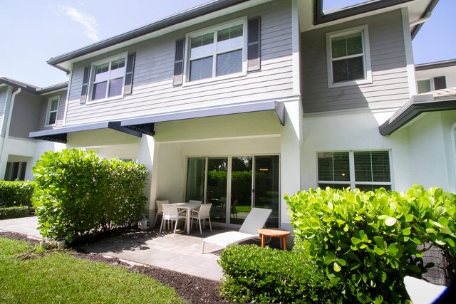 23045 Clear Echo Drive 76, Boca Raton, FL 33433
