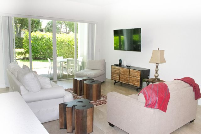 23045 Clear Echo Drive 76, Boca Raton, FL 33433