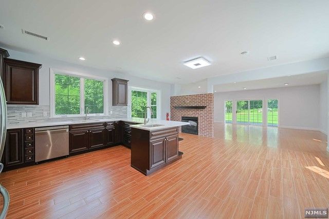 48 Old Tappan Road, Old Tappan, NJ 07675