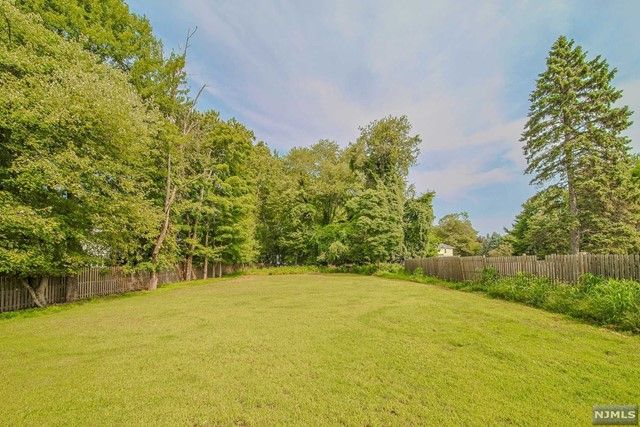 48 Old Tappan Road, Old Tappan, NJ 07675