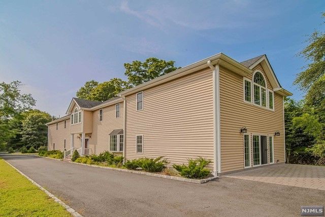 48 Old Tappan Road, Old Tappan, NJ 07675