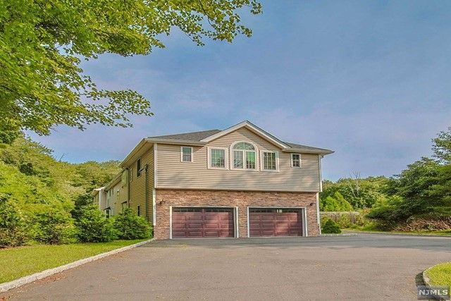 48 Old Tappan Road, Old Tappan, NJ 07675