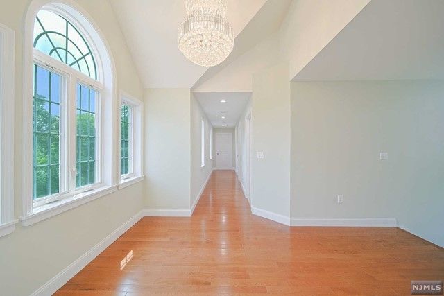 48 Old Tappan Road, Old Tappan, NJ 07675