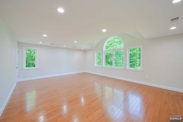 48 Old Tappan Road, Old Tappan, NJ 07675