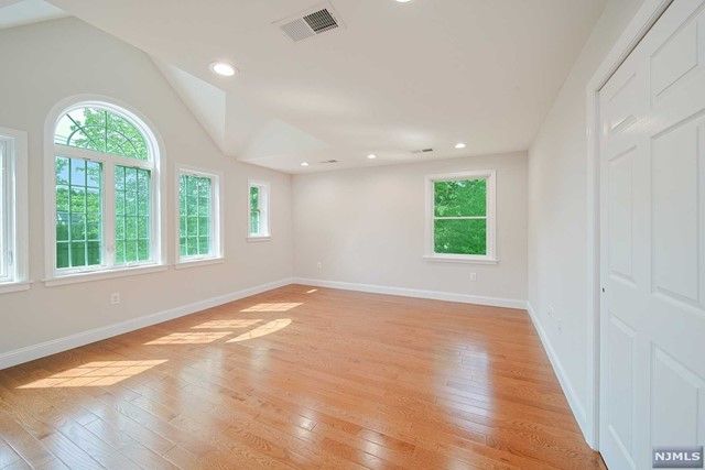 48 Old Tappan Road, Old Tappan, NJ 07675