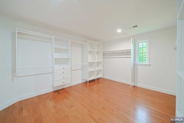 48 Old Tappan Road, Old Tappan, NJ 07675
